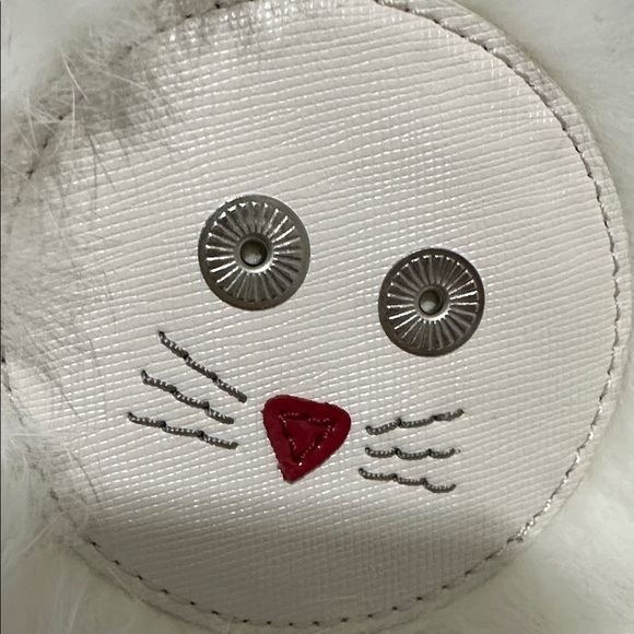 Fluffy White Cat Face Coin Accessory - Picture 3 of 7